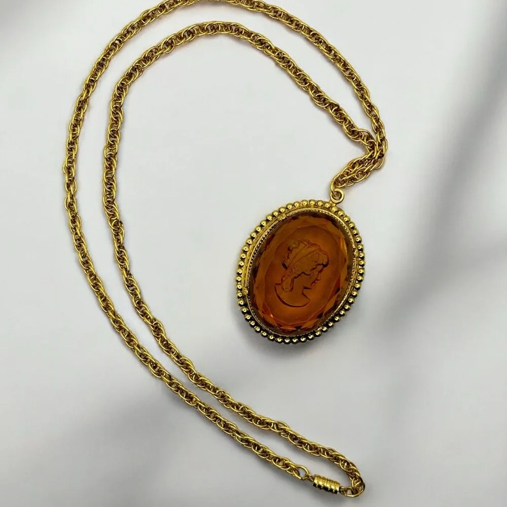 Yesterday’s Treasures Vintage Cameo Necklace Amber‎ Glass Reverse 24” Gold Tone